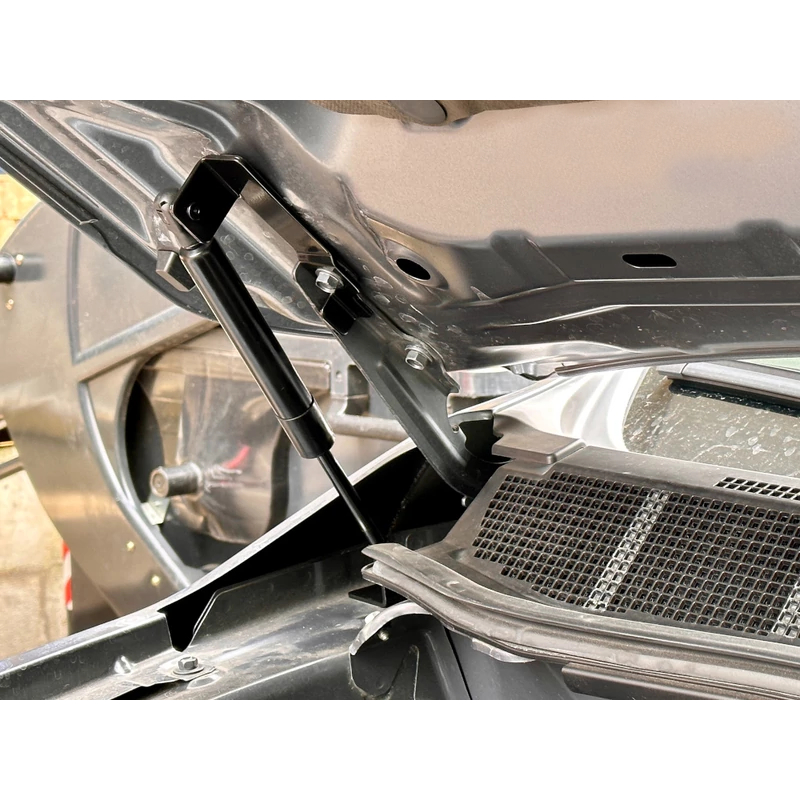 KAASUJOUSET konepeltiin Aeroklas (2 kpl) Isuzu D-Max 2020-2024 2025-