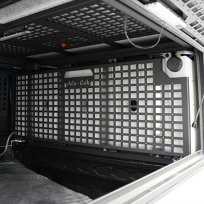 Alu-Cab MOLLE-kiinnityslevy vesisäiliölle ModCAP / Canopy Camper